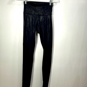 Lululemon wonder under acclimatize black black foil leggings size 2